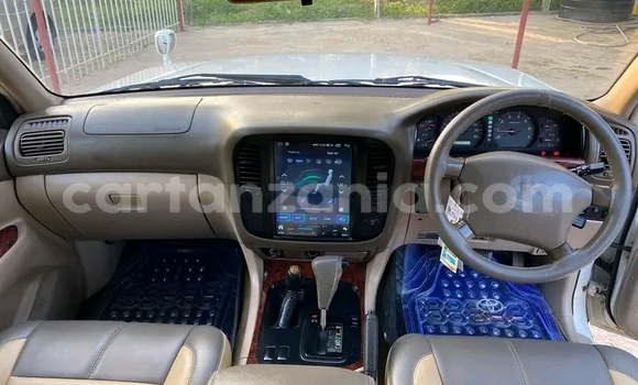 Nunua Ilio tumika Toyota Land Cruiser Nyeupe Gari ndani ya Biharamulo nchini Kagera Nunua Ilio tumika Toyota Land Cruiser Nyeupe Gari ndani ya Biharamulo nchini Kagera