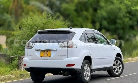Nunua Ilio tumika Toyota Harrier Nyeupe Gari ndani ya Biharamulo nchini Kagera Nunua Ilio tumika Toyota Harrier Nyeupe Gari ndani ya Biharamulo nchini Kagera