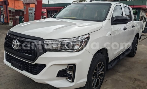 Buy Used Toyota Hiluxe Revo White Car in Dar es Salaam in Dar es Salaam Buy Used Toyota Hiluxe Revo White Car in Dar es Salaam in Dar es Salaam