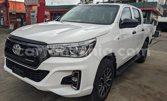 Buy Used Toyota Hiluxe Revo White Car in Dar es Salaam in Dar es Salaam Buy Used Toyota Hiluxe Revo White Car in Dar es Salaam in Dar es Salaam