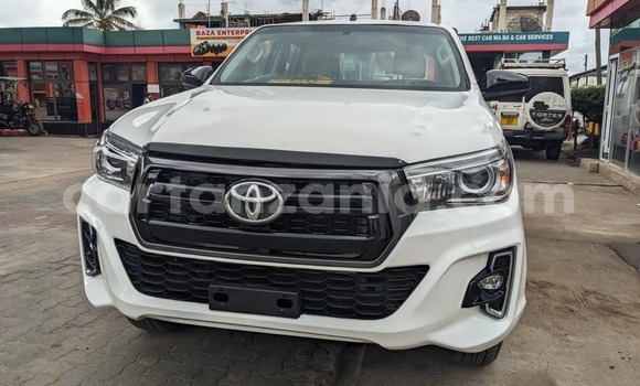 Buy Used Toyota Hiluxe Revo White Car in Dar es Salaam in Dar es Salaam Buy Used Toyota Hiluxe Revo White Car in Dar es Salaam in Dar es Salaam