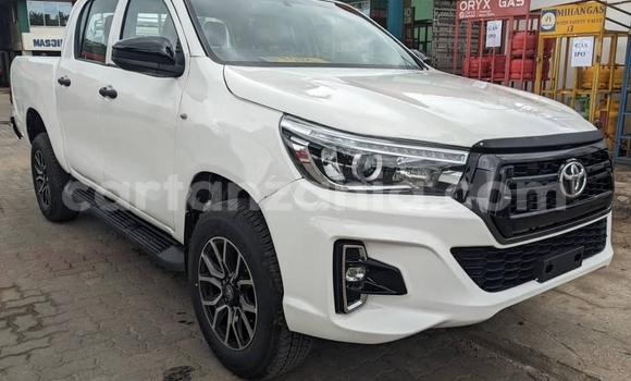 Buy Used Toyota Hiluxe Revo White Car in Dar es Salaam in Dar es Salaam Buy Used Toyota Hiluxe Revo White Car in Dar es Salaam in Dar es Salaam