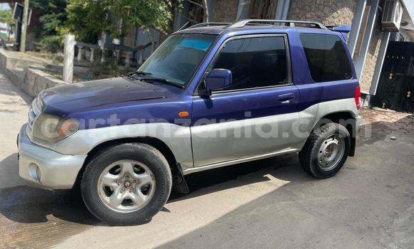 Nunua Ilio tumika Mitsubishi Pajero Junior Bluu Gari ndani ya Dar es Salaam nchini Dar es Salaam