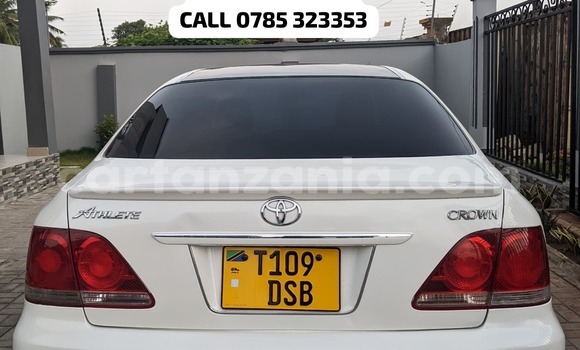 Buy Used Toyota Crown White Car in Dar es Salaam in Dar es Salaam