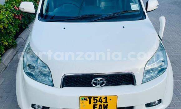 Nunua Ilio tumika Toyota Rush Nyeupe Gari ndani ya Dar es Salaam nchini Dar es Salaam