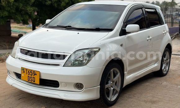 Buy Used Toyota IST White Car in Dar es Salaam in Dar es Salaam