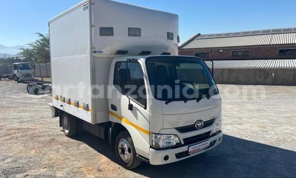 Buy Used Toyota Dyna White Truck in Dodoma in Dodoma Buy Used Toyota Dyna White Truck in Dodoma in Dodoma