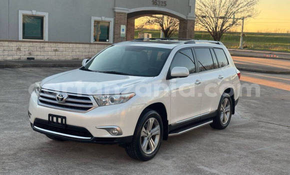 Buy Used Toyota Highlander White Car in Dodoma in Dodoma Buy Used Toyota Highlander White Car in Dodoma in Dodoma