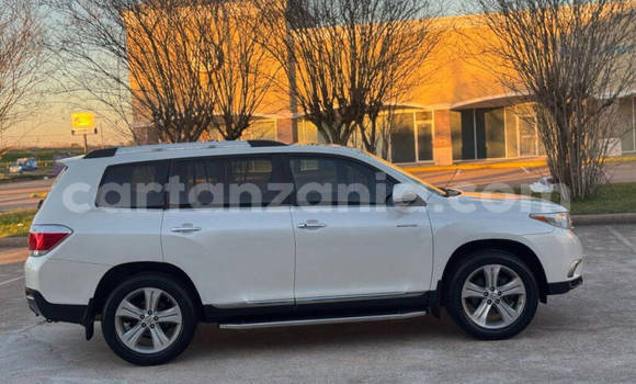 Buy Used Toyota Highlander White Car in Dodoma in Dodoma Buy Used Toyota Highlander White Car in Dodoma in Dodoma