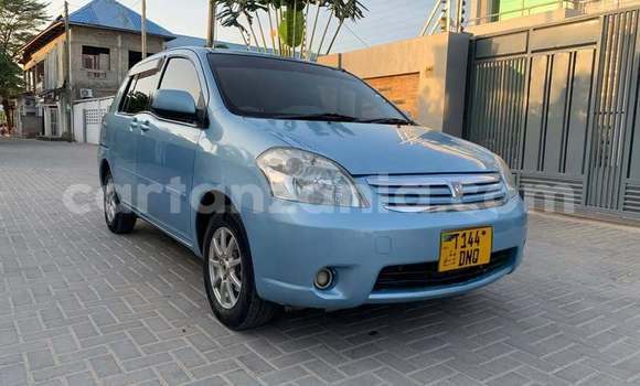 Nunua Ilio tumika Toyota Raum Bluu Gari ndani ya Dar es Salaam nchini Dar es Salaam