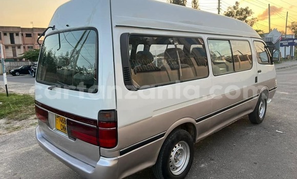 Nunua Ilio tumika Toyota Hiace Nyingine Gari ndani ya Dar es Salaam nchini Dar es Salaam Nunua Ilio tumika Toyota Hiace Nyingine Gari ndani ya Dar es Salaam nchini Dar es Salaam