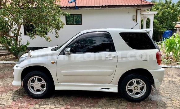 Nunua Ilio tumika Toyota RAV4 Nyeupe Gari ndani ya Dar es Salaam nchini Dar es Salaam Nunua Ilio tumika Toyota RAV4 Nyeupe Gari ndani ya Dar es Salaam nchini Dar es Salaam