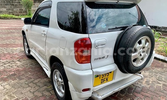 Nunua Ilio tumika Toyota RAV4 Nyeupe Gari ndani ya Dar es Salaam nchini Dar es Salaam Nunua Ilio tumika Toyota RAV4 Nyeupe Gari ndani ya Dar es Salaam nchini Dar es Salaam