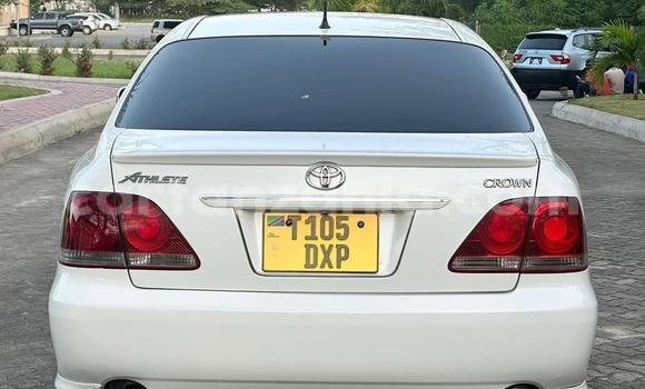 Buy Used Toyota Crown White Car in Dar es Salaam in Dar es Salaam