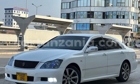 Buy Used Toyota Crown White Car in Dar es Salaam in Dar es Salaam