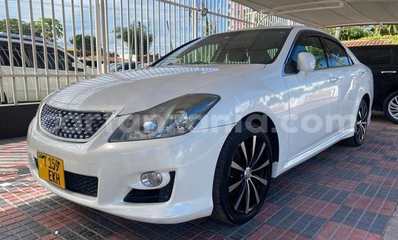 Buy Used Toyota Crown White Car in Dar es Salaam in Dar es Salaam