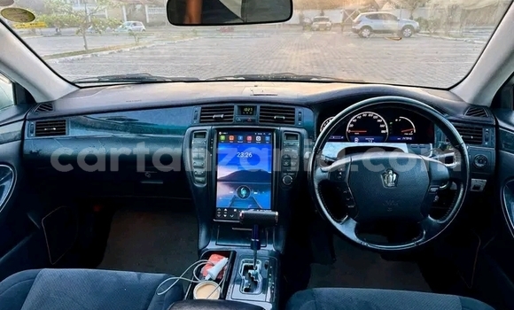 Nunua Ilio tumika Toyota Crown Nyeupe Gari ndani ya Biharamulo nchini Kagera