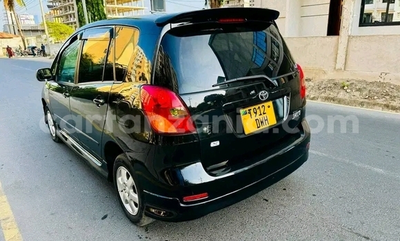 Nunua Ilio tumika Toyota Spacio Nyeusi Gari ndani ya Dar es Salaam nchini Dar es Salaam