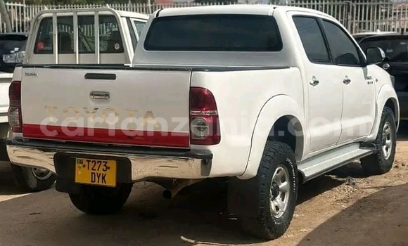 Buy Used Toyota Hilux White Car in Biharamulo in Kagera Buy Used Toyota Hilux White Car in Biharamulo in Kagera