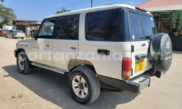Buy Used Toyota Hilux White Car in Biharamulo in Kagera