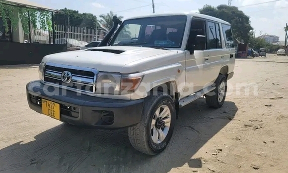Nunua Ilio tumika Toyota Hilux Nyeupe Gari ndani ya Biharamulo nchini Kagera Nunua Ilio tumika Toyota Hilux Nyeupe Gari ndani ya Biharamulo nchini Kagera
