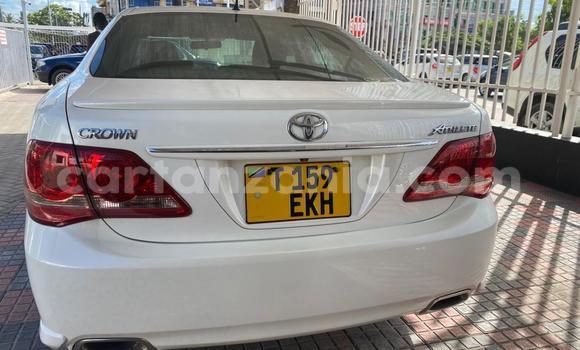 Buy Used Toyota Crown White Car in Dar es Salaam in Dar es Salaam