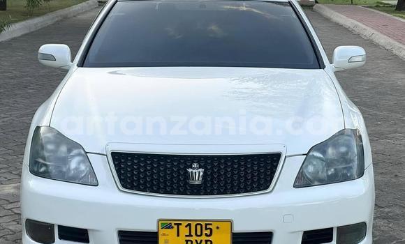 Buy Used Toyota Crown White Car in Dar es Salaam in Dar es Salaam