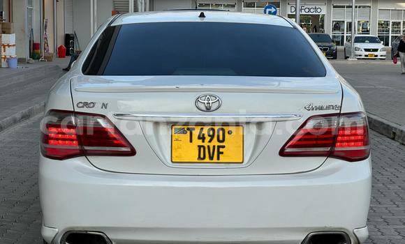 Buy Used Toyota Crown White Car in Dar es Salaam in Dar es Salaam