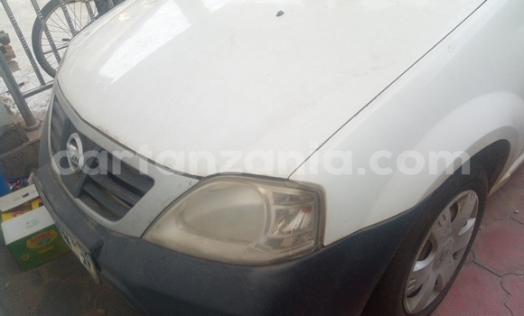 Nunua Ilio tumika Nissan Pickup Nyeupe Gari ndani ya Dar es Salaam nchini Dar es Salaam