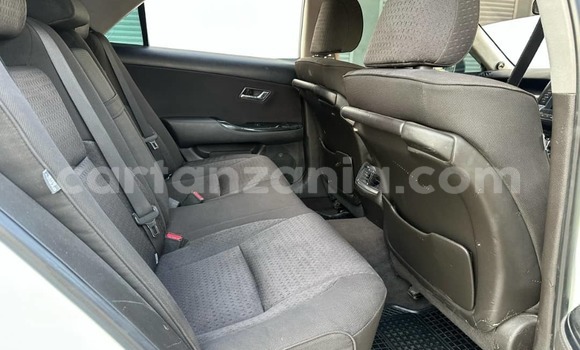 Buy Used Toyota Crown White Car in Dar es Salaam in Dar es Salaam