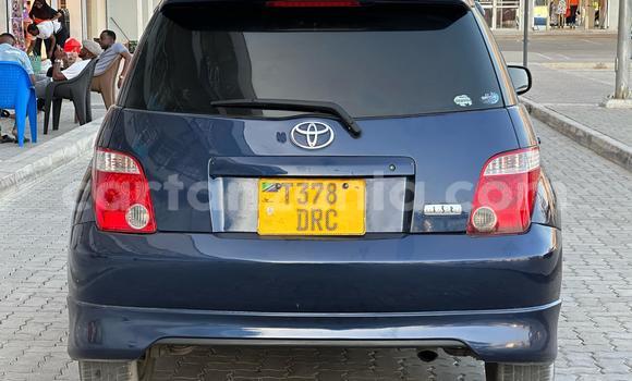 Nunua Ilio tumika Toyota IST Bluu Gari ndani ya Dar es Salaam nchini Dar es Salaam