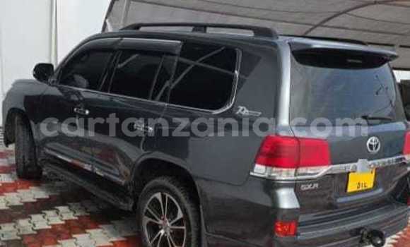 Nunua Ilio tumika Toyota Land Cruiser Beige Gari ndani ya Dar es Salaam nchini Dar es Salaam