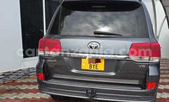 Nunua Ilio tumika Toyota Land Cruiser Beige Gari ndani ya Dar es Salaam nchini Dar es Salaam Nunua Ilio tumika Toyota Land Cruiser Beige Gari ndani ya Dar es Salaam nchini Dar es Salaam