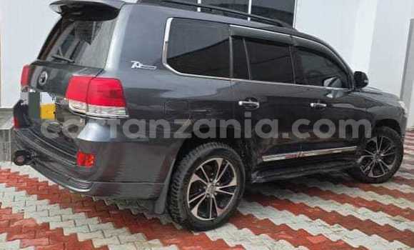 Nunua Ilio tumika Toyota Land Cruiser Beige Gari ndani ya Dar es Salaam nchini Dar es Salaam Nunua Ilio tumika Toyota Land Cruiser Beige Gari ndani ya Dar es Salaam nchini Dar es Salaam