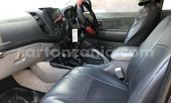 Nunua Ilio tumika Toyota Hilux Nyeusi Gari ndani ya Dar es Salaam nchini Dar es Salaam Nunua Ilio tumika Toyota Hilux Nyeusi Gari ndani ya Dar es Salaam nchini Dar es Salaam