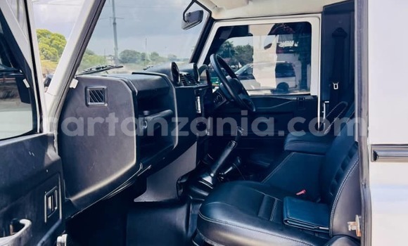 Buy Used Land Rover Defender White Car in Dar es Salaam in Dar es Salaam Buy Used Land Rover Defender White Car in Dar es Salaam in Dar es Salaam