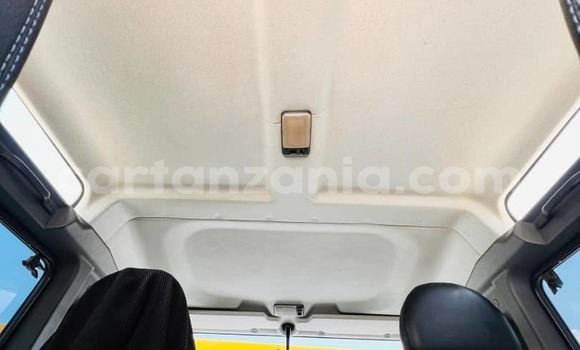 Buy Used Land Rover Defender White Car in Dar es Salaam in Dar es Salaam Buy Used Land Rover Defender White Car in Dar es Salaam in Dar es Salaam