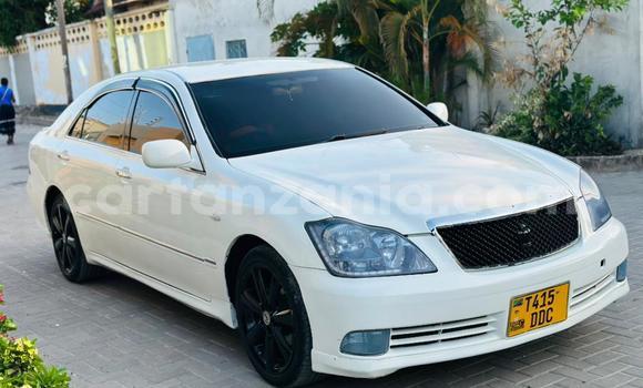 Buy Used Toyota Crown White Car in Dar es Salaam in Dar es Salaam Buy Used Toyota Crown White Car in Dar es Salaam in Dar es Salaam