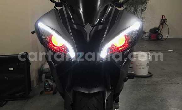 Buy Used Yamaha R1 Silver Bike in Arusha in Arusha Buy Used Yamaha R1 Silver Bike in Arusha in Arusha