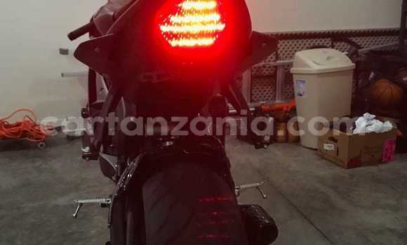 Buy Used Yamaha R1 Silver Bike in Arusha in Arusha Buy Used Yamaha R1 Silver Bike in Arusha in Arusha