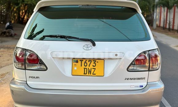 Buy Used Toyota Harrier White Car in Dar es Salaam in Dar es Salaam