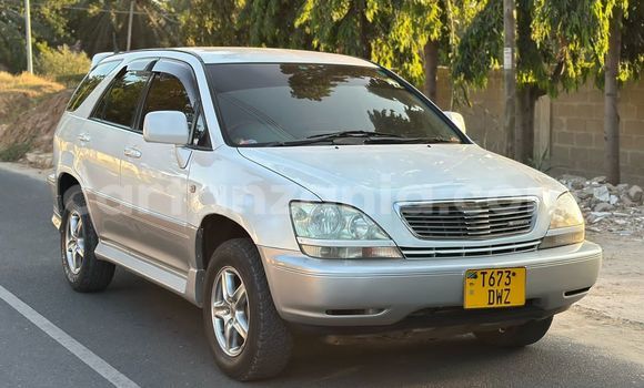 Buy Used Toyota Harrier White Car in Dar es Salaam in Dar es Salaam