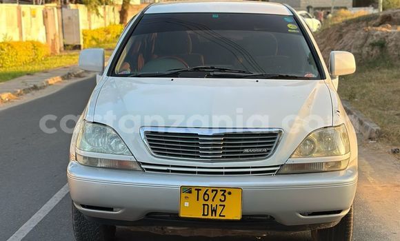 Buy Used Toyota Harrier White Car in Dar es Salaam in Dar es Salaam