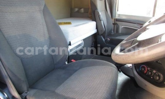 Nunua Imported DAF CF Nyeupe Lori ndani ya Dar es Salaam nchini Dar es Salaam Nunua Imported DAF CF Nyeupe Lori ndani ya Dar es Salaam nchini Dar es Salaam