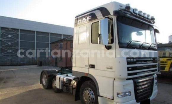 Nunua Imported DAF CF Nyeupe Lori ndani ya Dar es Salaam nchini Dar es Salaam Nunua Imported DAF CF Nyeupe Lori ndani ya Dar es Salaam nchini Dar es Salaam