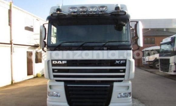 Nunua Imported DAF CF Nyeupe Lori ndani ya Dar es Salaam nchini Dar es Salaam Nunua Imported DAF CF Nyeupe Lori ndani ya Dar es Salaam nchini Dar es Salaam