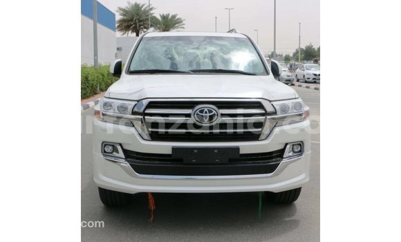 Nunua Imported Toyota Land Cruiser Nyeupe Gari ndani ya Import - Dubai nchini Arusha Nunua Imported Toyota Land Cruiser Nyeupe Gari ndani ya Import - Dubai nchini Arusha