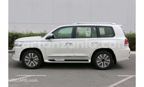 Nunua Imported Toyota Land Cruiser Nyeupe Gari ndani ya Import - Dubai nchini Arusha Nunua Imported Toyota Land Cruiser Nyeupe Gari ndani ya Import - Dubai nchini Arusha