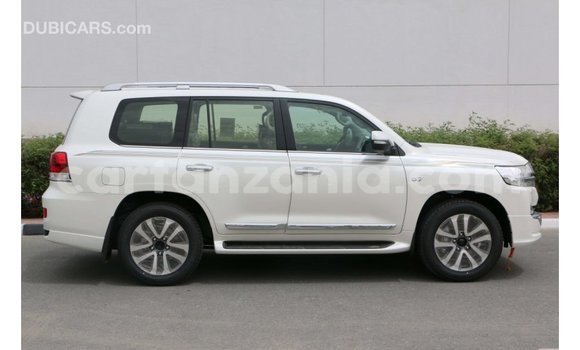 Nunua Imported Toyota Land Cruiser Nyeupe Gari ndani ya Import - Dubai nchini Arusha Nunua Imported Toyota Land Cruiser Nyeupe Gari ndani ya Import - Dubai nchini Arusha