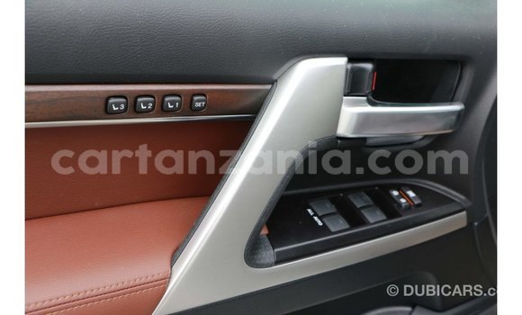 Nunua Imported Toyota Land Cruiser Nyeupe Gari ndani ya Import - Dubai nchini Arusha Nunua Imported Toyota Land Cruiser Nyeupe Gari ndani ya Import - Dubai nchini Arusha